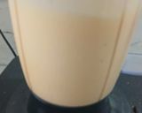 A picture of step 2 of Alphonso Mango with venila ice cream shake.