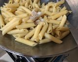 Foto langkah ke 4 dari resep Penne carbonara with smoked beef.