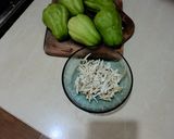 Foto langkah ke 1 dari resep Tumis Labu Teri Nasi.