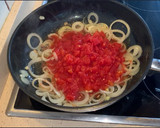 Foto del paso 1 de la receta: Merluza al horno con tomate y anchoas