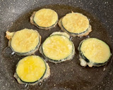 Foto langkah ke 3 dari resep Korean Fried Zucchini (Zukini Goreng ala Korea).