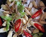 Gambar langkah 3 resipi Sayur Lemak Kubis.