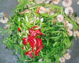 Foto langkah ke 2 dari resep Tauco Kangkung Udang Spesial.