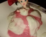 A picture of step 7 of Marble doll cake without baking.