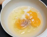 Foto langkah ke 2 dari resep TAMAGOYAKI / Telur Dadar Gulung.