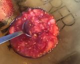 Une image de l'étape 3 de Tomates farcies au crabe, carottes râpées et crème de balsamique.