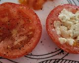 Foto del paso 2 de la receta: Tomates rellenos de queso 🍅🍽