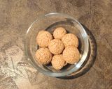 Foto del passaggio 9 della ricetta Sfogliatine con budino alla vaniglia ananas e amaretti