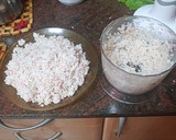 Foto del paso 3 de la receta: Empanadillas de merluza, gambas, palitos de cangrejo y huevo duro al horno con ensalada
