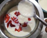 A picture of step 3 of Strawberry Malt Shake.