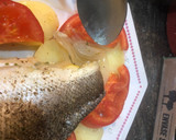 Foto del paso 9 de la receta: Filetes de lubina al horno con cebolla patata tomate natural y aderezo Vidalim