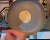 Foto del passaggio 2 della ricetta Pancakes ripieni di confettura 🍓🫐