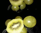 Foto del paso 5 de la receta: Tortugitas de uva y kiwi