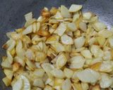 बटाट्याच्या क्रिस्पी काचऱ्या (batatachya crispy kachrya recipe in marathi) रेसिपी स्टेप 3 फोटो 