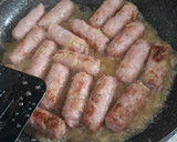 Foto del paso 4 de la receta: Salchichas frescas con cebolla caramelizada