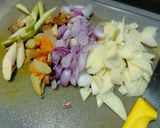Foto langkah ke 1 dari resep Gule Ikan Bumbu Iris.