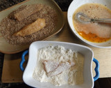 Foto del paso 4 de la receta: Pollo crocante y jugoso rebozado con galletas de sésamo y centeno