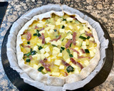 Foto del paso 8 de la receta: Pizza rústica de jamón serrano, patatas y calabacín