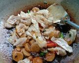 Foto langkah ke 3 dari resep Mie goreng bakso.
