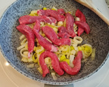 Foto del paso 2 de la receta: Salteado de ternera con pimientos tricolor y champiñones