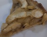 A picture of step 8 of Apple tart with caramel and ground almonds.