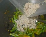 Foto langkah ke 3 dari resep Buncis Wortel Ayam Cincang Bumbu Kuning.
