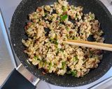 A picture of step 2 of Oatmeal Egg Fried Rice.