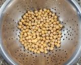 Foto del paso 2 de la receta: 🌸 Ensalada proteica de Primavera 🌸 Full color: Quinoa, garbanzos, tomate, cebolla, pepino y apio
