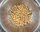 Foto del paso 2 de la receta: 🌸 Ensalada proteica de Primavera 🌸 Full color: Quinoa, garbanzos, tomate, cebolla, pepino y apio