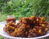 कुरकुरीत मक्याची भजी (Crispy corn pakoda recipe in marathi) रेसिपी स्टेप 5 फोटो 