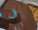 Foto langkah ke 5 dari resep Swirled Chocolate Peanut Butter Bars.