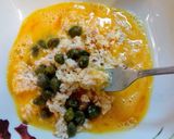 Foto del paso 1 de la receta: 162.🍳Tortilla de salmón, tápenas y curry en 10 minutos🐟