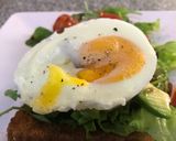 Foto del paso 4 de la receta: Avocado toast | Tostada integral con palta y huevo -