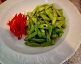 รูปขั้นตอนการทำที่ 2 ของ ถั่วฝักยาวผัดไข่(มังสวิรัติ)