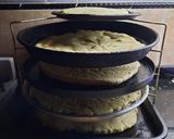 Foto del paso 2 de la receta: Pizza con ajíes y morrones en vinagre