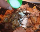 Foto langkah ke 3 dari resep Daging Sapi Saus Mentega.