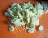 Foto langkah ke 2 dari resep Oseng kikil pedas.