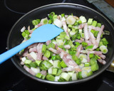 Foto del paso 3 de la receta: Barquitas de tocino con ajos tiernos