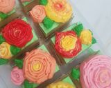 Foto langkah ke 9 dari resep Sponge Cake with Decoration Flower.