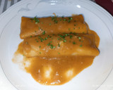 Foto del paso 4 de la receta: Canelones de masa de croquetas en salsa de carne