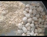 A picture of step 4 of Makhane oats chivda.