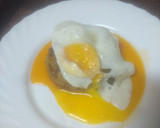 Foto del paso 2 de la receta: Huevo frito con zócalo de papas revolconas
