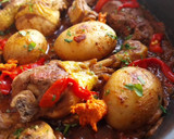 Foto del paso 12 de la receta: Cazuela de pollo estofado a la sobrasada con patatas y olivas negras