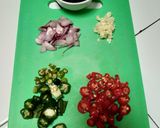 Foto langkah ke 2 dari resep Telur Ceplok Pedas Manis.