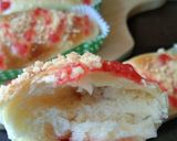 Foto langkah ke 8 dari resep Strawberry Streusel Bread (Roti Manis Strawberry Crumble).