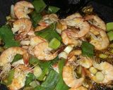 Foto langkah ke 3 dari resep Udang Saus Mentega simple.