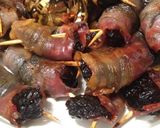 Baconbe göngyölt aszalt szilva falatkák recept fázis 5 fotója