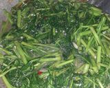 Foto langkah ke 3 dari resep Tumis kangkung saus tiram.