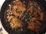 Patitas y muslos de pollo en salsa de caramelo c/arroz y coco