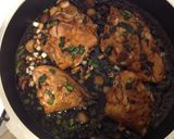 Foto del paso 3 de la receta: Patitas y muslos de pollo en salsa de caramelo c/arroz y coco